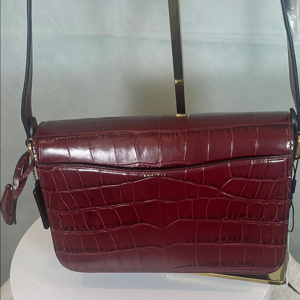 Elegant Burgundy Croc-Embossed Shoulder Bag - Picture 9 of 13